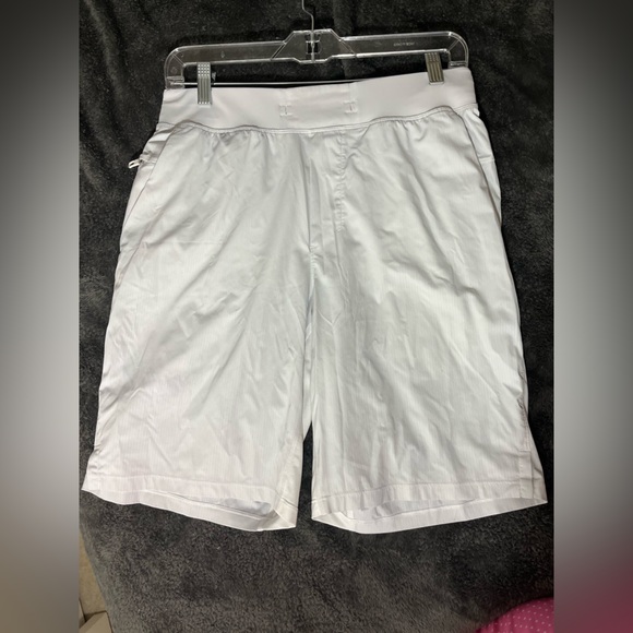 lululemon athletica white with gray underlay Athletic Shorts Men’s size Small - Picture 1 of 4